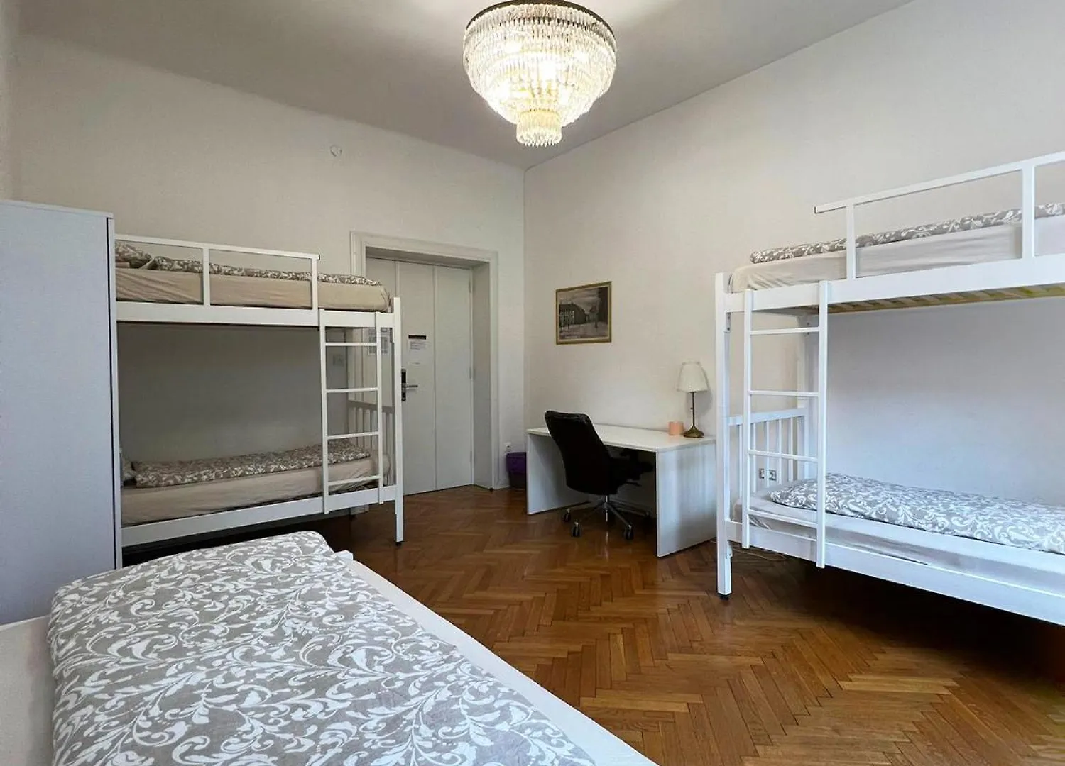 Rooms Miklosiceva location